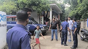 দোহারে শ্রেণিকক্ষে বসা নিয়ে বিতণ্ডা, ২ শিক্ষার্থীকে কুপিয়ে জখম