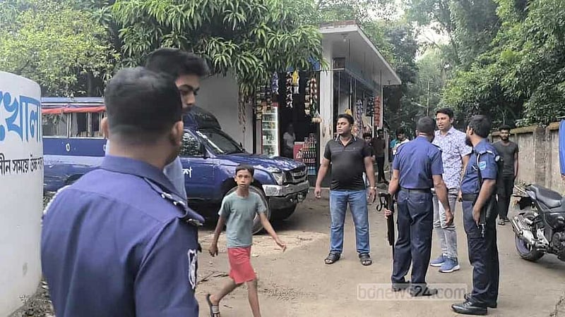 দোহারে শ্রেণিকক্ষে বসা নিয়ে বিতণ্ডা, ২ শিক্ষার্থীকে কুপিয়ে জখম
