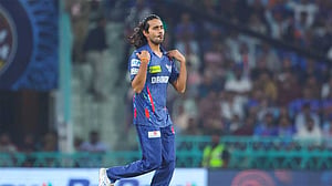 বোলিংয়ে মোহাবিষ্ট নারাইনের ‘ক্লোন’