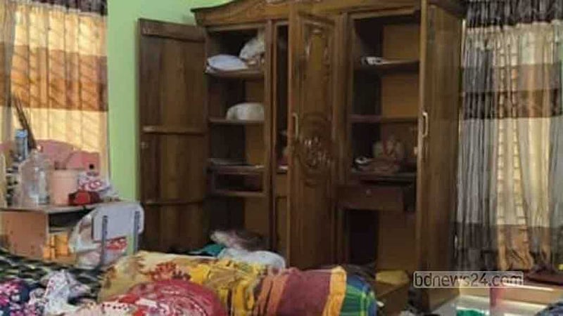 দোহারে গেট কেটে ডাকাতি, ৩৩ ভরি স্বর্ণালংকার-টাকা লুটের অভিযোগ