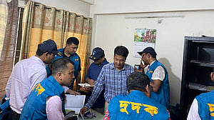 ‘ঘুষের টাকাসহ’ ডিএসসিসির ওয়ার্ড সচিব আটক