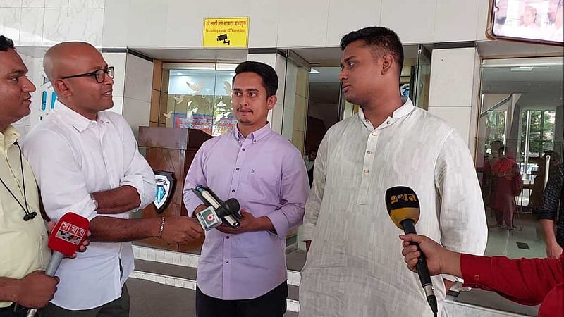 ‘অতি গোপনীয় অভিযোগ’ নিয়ে দুদকে হাসনাত-সারজিস