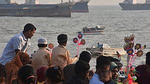 ঈদ আনন্দে চট্টগ্রামে সমুদ্র, পাহাড়ের কাছে