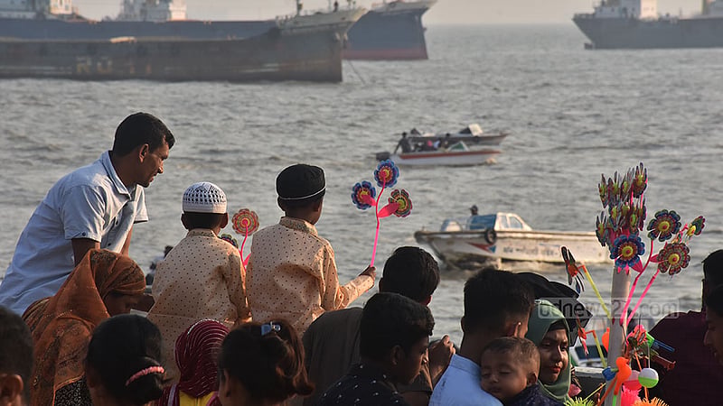 ঈদ আনন্দে চট্টগ্রামে সমুদ্র, পাহাড়ের কাছে