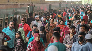 ঈদের ছুটিতে ঢাকা ছাড়েন এক কোটি সাত লাখ সিমধারী