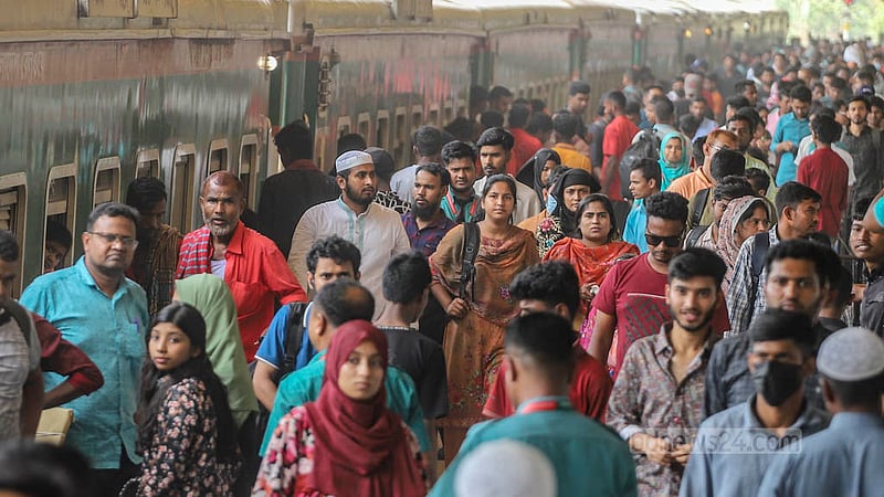 ঈদের ছুটিতে ঢাকা ছাড়েন এক কোটি সাত লাখ সিমধারী