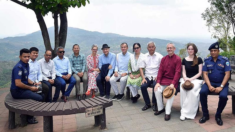 ‘প্রকৃতি দেখতে’ বান্দরবানে ইইউ দূতসহ ৫ বিদেশি