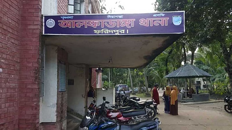 ফরিদপুরে ‘পাওনা টাকা’ চাওয়ায় জিহ্বা কর্তন, দুদিনের মাথায় মৃত্যু