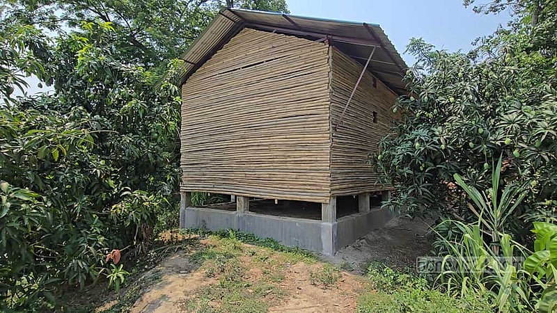 পেঁয়াজ সংরক্ষণের ঘর না পেয়ে বিপাকে কৃষক, নানা অনিয়মের অভিযোগ