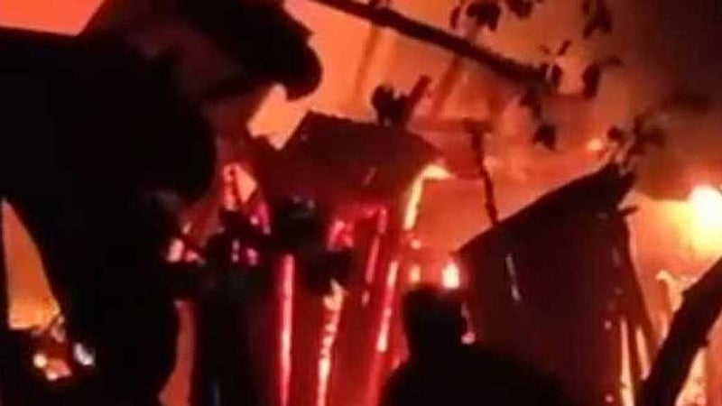 বরগুনায় ২৪ ঘর-ব্যবসা প্রতিষ্ঠান আগুনে পুড়ে ছাই