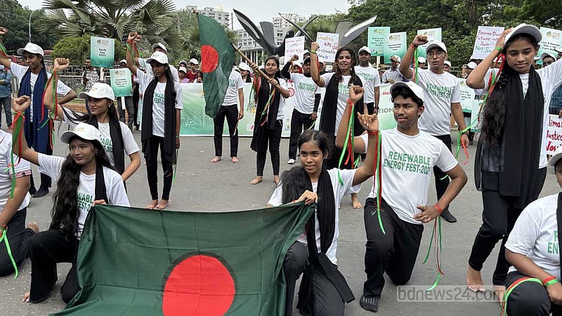‘ফ্ল্যাশ মব’ ও শোভাযাত্রায় শুরু 'রিনিউয়েবল এনার্জি ফেস্ট’