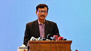কোনো পক্ষ নয়, বাংলাদেশের উচিত ‘সঠিক পথ’ বেছে নেওয়া: পররাষ্ট্র উপদেষ্টা