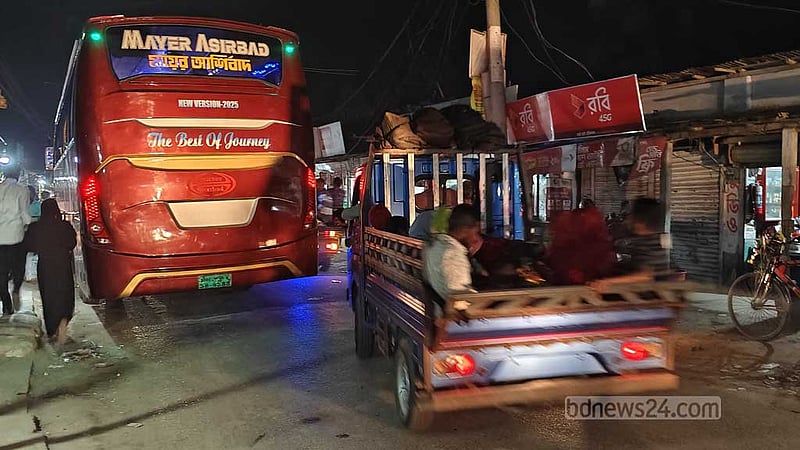 ৫০০ টাকার বাস ভাড়া ১২০০ টাকা, যাত্রীদের ক্ষোভ