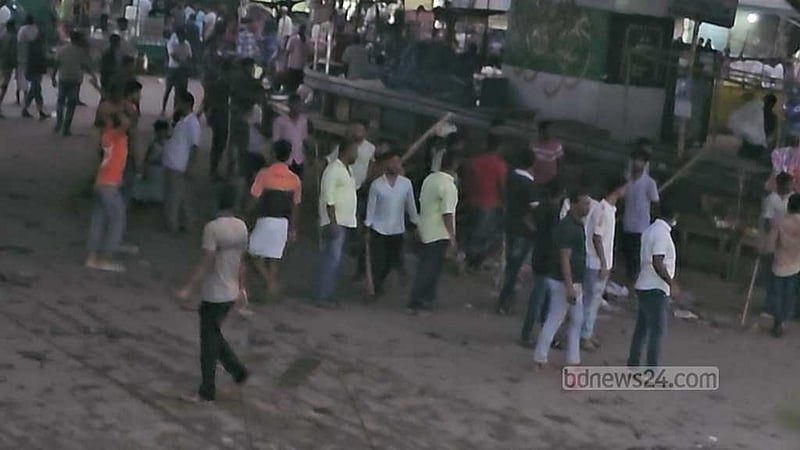 শ্রীপুরে ইজারাদারদের সঙ্গে অস্থায়ী দোকানদারদের সংঘর্ষ
