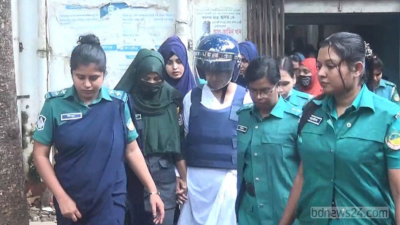 গাজীপুরে হত্যা মামলায় দীপু মনি-সাধনসহ ৬ জন আদালতে, ডিম নিক্ষেপ
