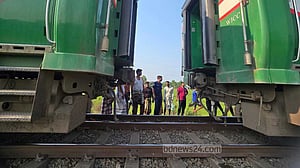 গাজীপুরে বগি লাইনচ্যুত, উত্তরবঙ্গের সঙ্গে রেল যোগাযোগ বন্ধ