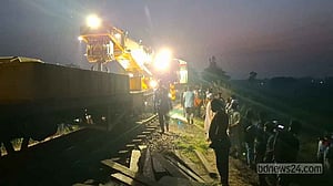 গাজীপুরে লাইনচ্যুত বগি উদ্ধার: ১৩ ঘণ্টা পর ট্রেন চলাচল শুরু