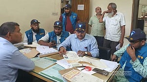 ছদ্মবেশে তথ্য সংগ্রহ, গোপালগঞ্জ সাব-রেজিস্ট্রি অফিসে দুর্নীতির সত্যতা