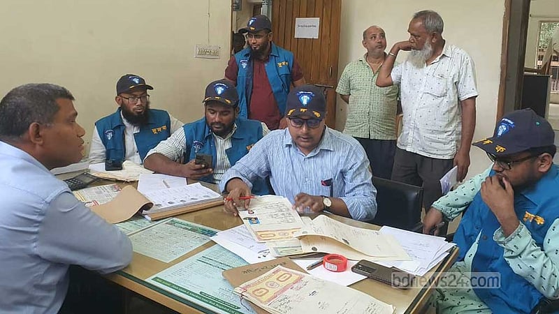 ছদ্মবেশে তথ্য সংগ্রহ, গোপালগঞ্জ সাব-রেজিস্ট্রি অফিসে দুর্নীতির সত্যতা