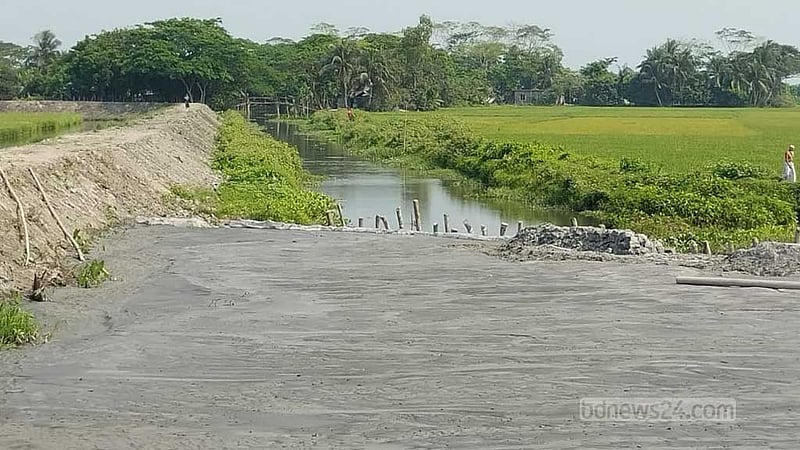 গোপালগঞ্জে খাল দখল-ভরাটে ৩ হাজার গ্রামবাসীর দুর্ভোগ