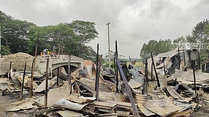 গোপালগঞ্জে ১০ দোকান পুড়ে ছাই