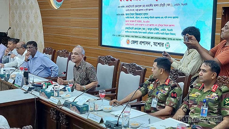 জামিনে মুক্ত শীর্ষ সন্ত্রাসীদের নজরে রাখতে হবে: স্বরাষ্ট্র উপদেষ্টা