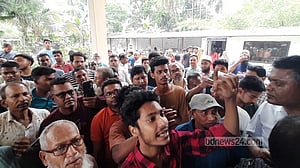 জয়পুরহাটে গ্রাহক ভোগান্তির অভিযোগ তুলে নেসকো অফিস ঘেরাও