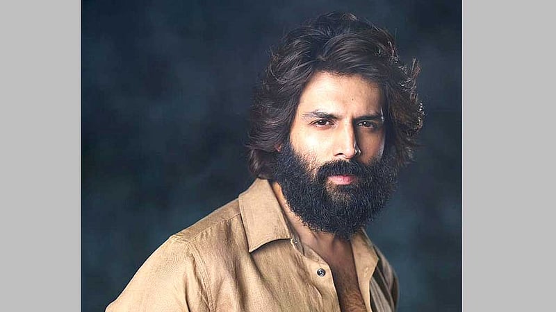 মঞ্চে উঠে কার্তিক আরিয়ান কেন গিটার ভাঙলেন