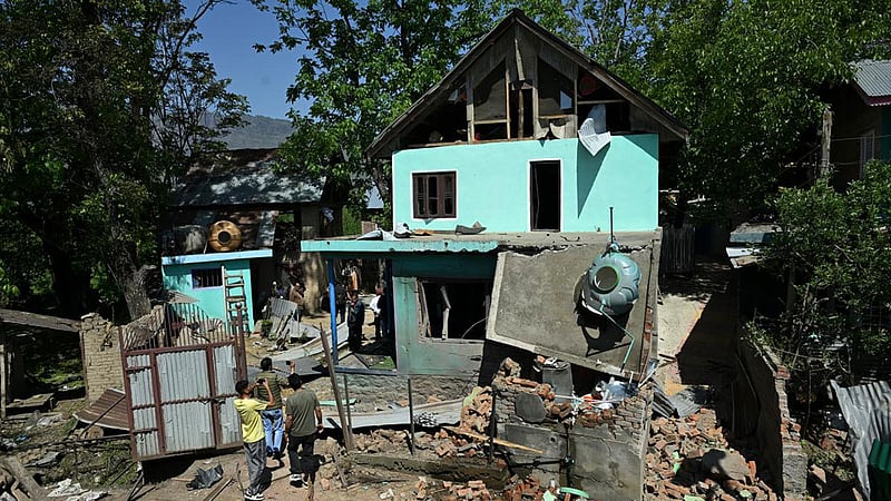 ‘বিস্ফোরণে উড়ল’ পেহেলগামে হামলায় ‘জড়িত ২ লস্কর জঙ্গির’ বাড়ি