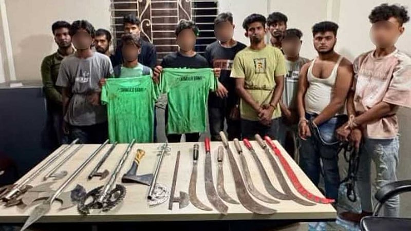 ধলেশ্বরীতে অস্ত্র উঁচিয়ে গান বাজনা, ‘কিশোর গ্যাংয়ের’ ১৬ জন আটক