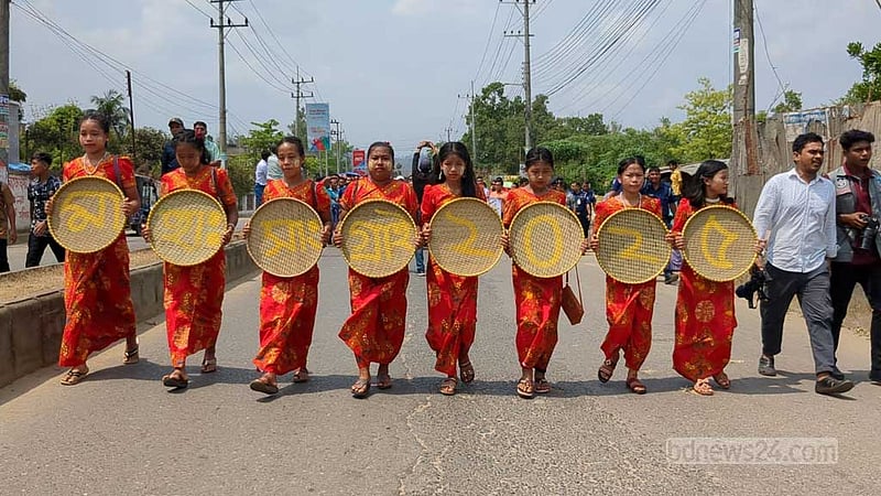‘মাহা সাংগ্রাই’: বর্ণাঢ্য আয়োজনে মারমা জনগোষ্ঠীর মঙ্গল শোভাযাত্রা