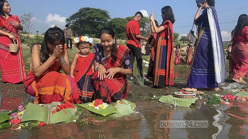 মাইনীর তীরে ‘ফুল বিঝুতে’ দেশের মঙ্গল কামনায় প্রার্থনা