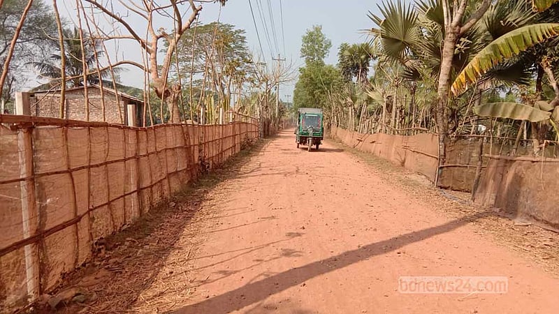 প্রকল্পের মেয়াদ ফুরালেও শেষ হয়নি খুলনার ২৩ সড়কের কাজ, দুর্ভোগ