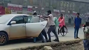 উত্তরায় প্রকাশ্যে গাড়িতে তুলে নেওয়ার ভিডিও ফেইসবুকে, দিশা ‘পাচ্ছে না’ পুলিশ