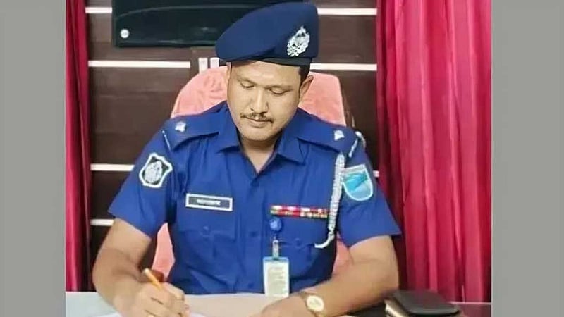 বৈষম্যবিরোধী নেতার কাছে ‘জিলাপি’ খেতে চাওয়া সেই ওসি প্রত্যাহার