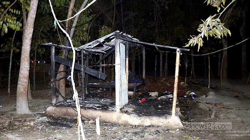 ‘ধর্ষণের শিকার’ শিশুর বাড়িতে আগুন, আসামির ছেলে আটক