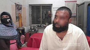 ‘বাবাকে খেতে দেওয়ায়’ প্রতিবেশী দম্পতিকে পেটাল কিশোর ছেলেরা