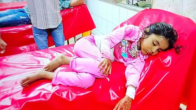 চোখ খুলেছে লক্ষ্মীপুরে গুলিবিদ্ধ সেই শিশু, নারী গ্রেপ্তার
