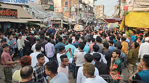 লক্ষ্মীপুরে শিবির-ছাত্রদল নেতার হাতাহাতি, বোমা বিস্ফোরণ, বিক্ষোভ