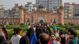 ঈদের ছুটিতে লালবাগের কেল্লায়
