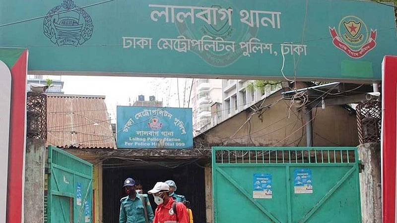 গাড়ি আটকানোয় সার্জেন্টকে গালিগালাজ, সরকারি চাকরিজীবী দম্পতি আসামি