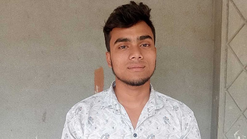 ৬ মাস বয়সের পর মুখে আর ভাত তোলেননি কুড়ি বছর বয়সি রাব্বি