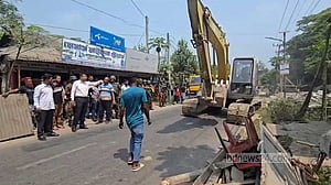 মাদারীপুরে শতাধিক অবৈধ স্থাপনা উচ্ছেদ