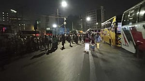 টার্মিনালের কাউন্টার নিয়ে দ্বন্দ্বে মহাখালীতে ৩ ঘণ্টা সড়ক অবরোধ