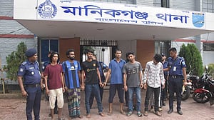 চিত্রশিল্পী মানবেন্দ্রের বাড়িতে আগুন, 'আওয়ামী লীগ সংশ্লিষ্ট’ ৮ জন গ্রেপ্তার