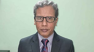 আন্দোলনের মধ্যে সরিয়ে দেওয়া হল ঢাকা পলিটেকনিকের অধ্যক্ষকে