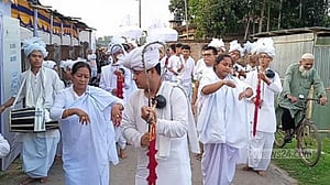 ‘লাই-হরাউবা’: নৃত্য-সংগীতে স্রষ্টার জয়গান