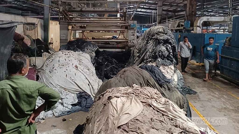 মুন্সীগঞ্জে কারখানায় আগুনে পুড়েছে ‘কাপড়-মেশিন’