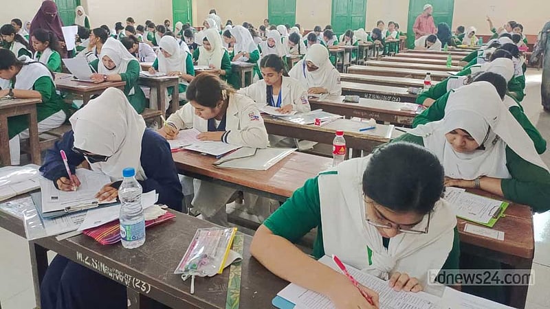 স্কুল পেরোনোর অপেক্ষা ফুরাচ্ছে সোয়া ১৯ লাখ শিক্ষার্থীর