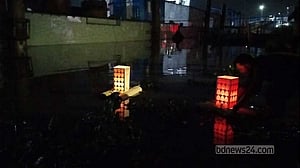 ‘মরা নদীর আন্ধারে বোধের প্রদীপ জ্বালি’